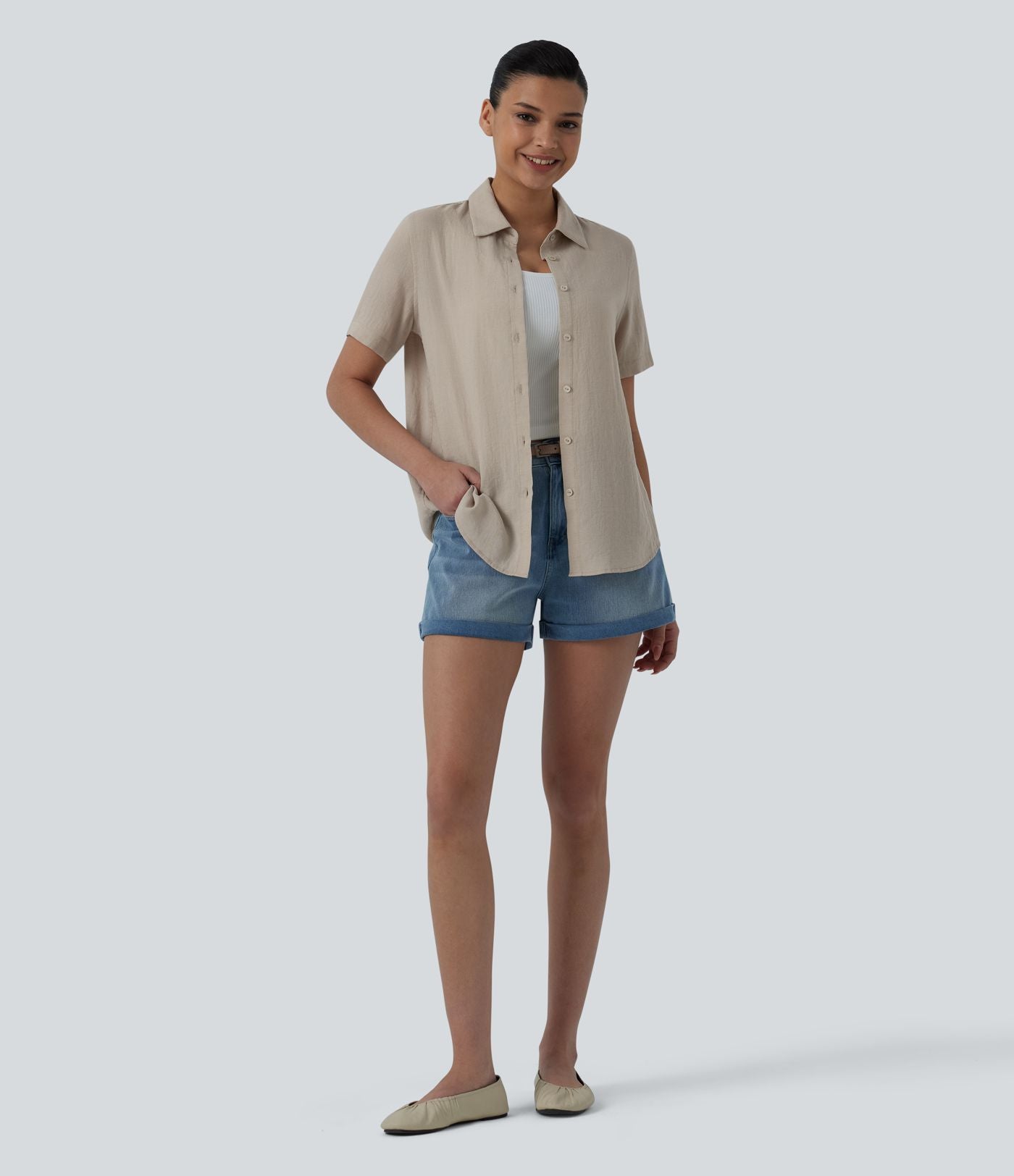Chemise décontractée à manches courtes avec col et ourlet arrondi, aspect lin
