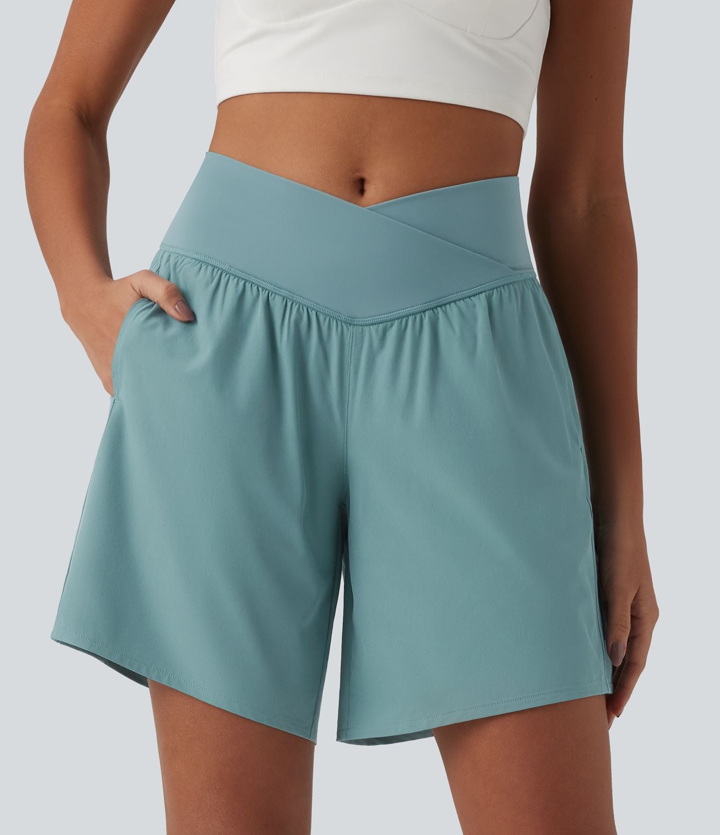 Short de yoga Breezeful™ 2-en-1 à séchage rapide taille haute croisée 17,5 cm avec poches