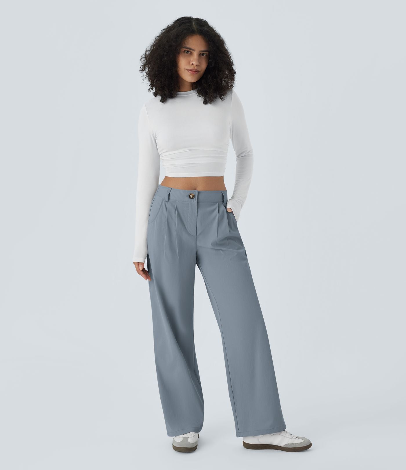Pantalon décontracté droit taille moyenne à bouton, fermeture éclair et poches latérales