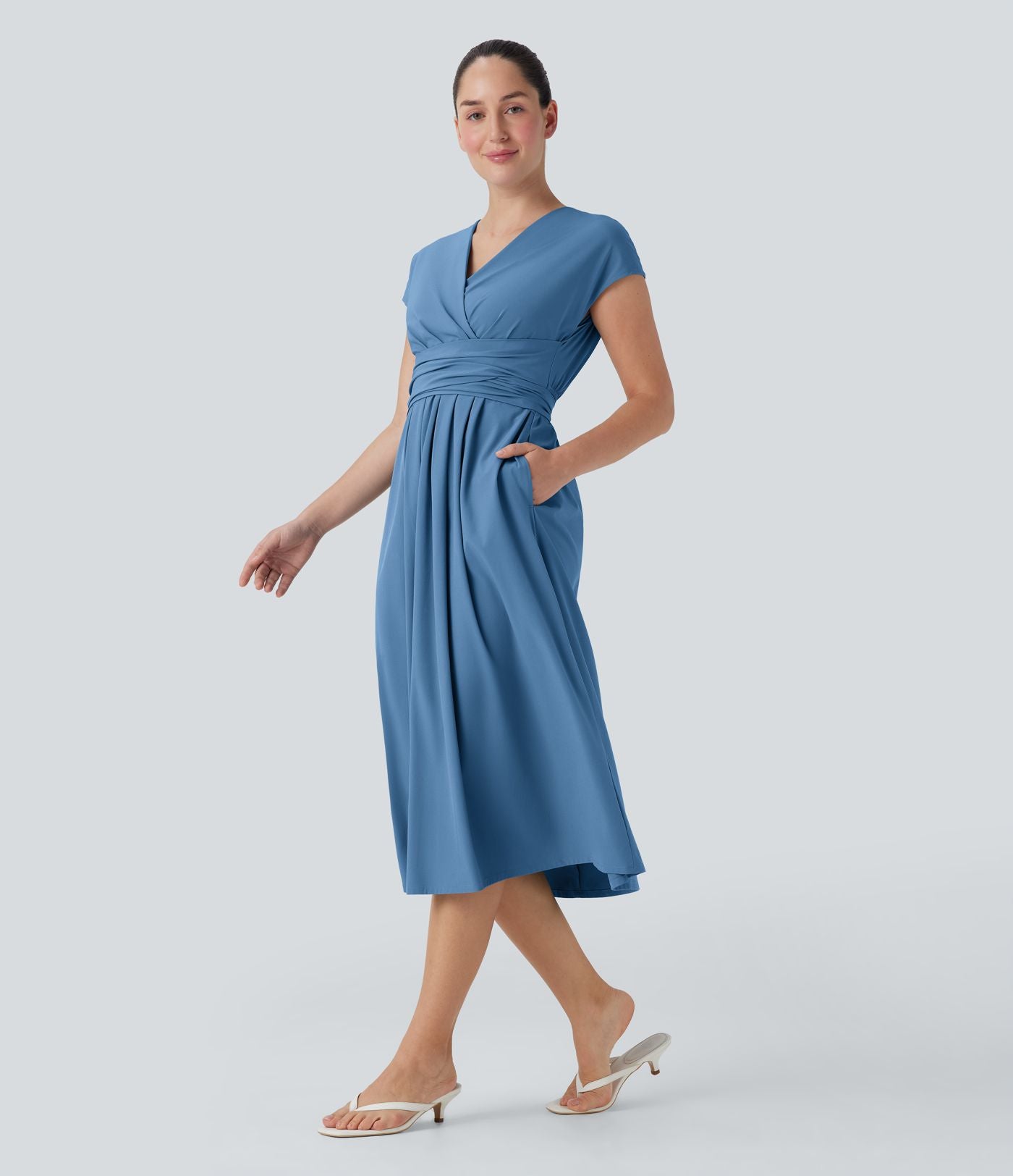 Robe midi Breezeful™ col V manches courtes à liens dans le dos séchage rapide avec poches latérales