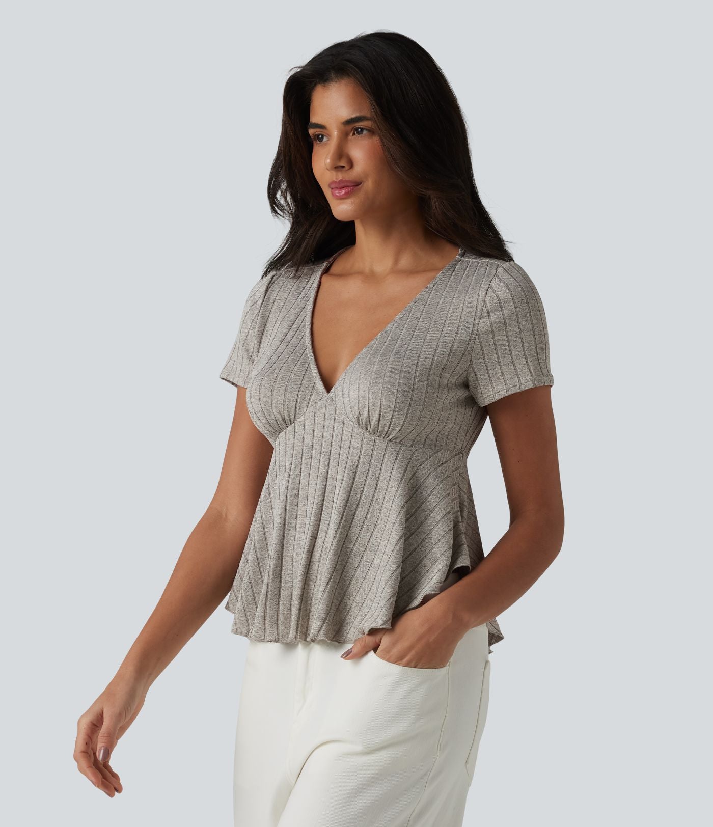 T-shirt casual babydoll en maille côtelée à col V, manches courtes et ourlet à volants