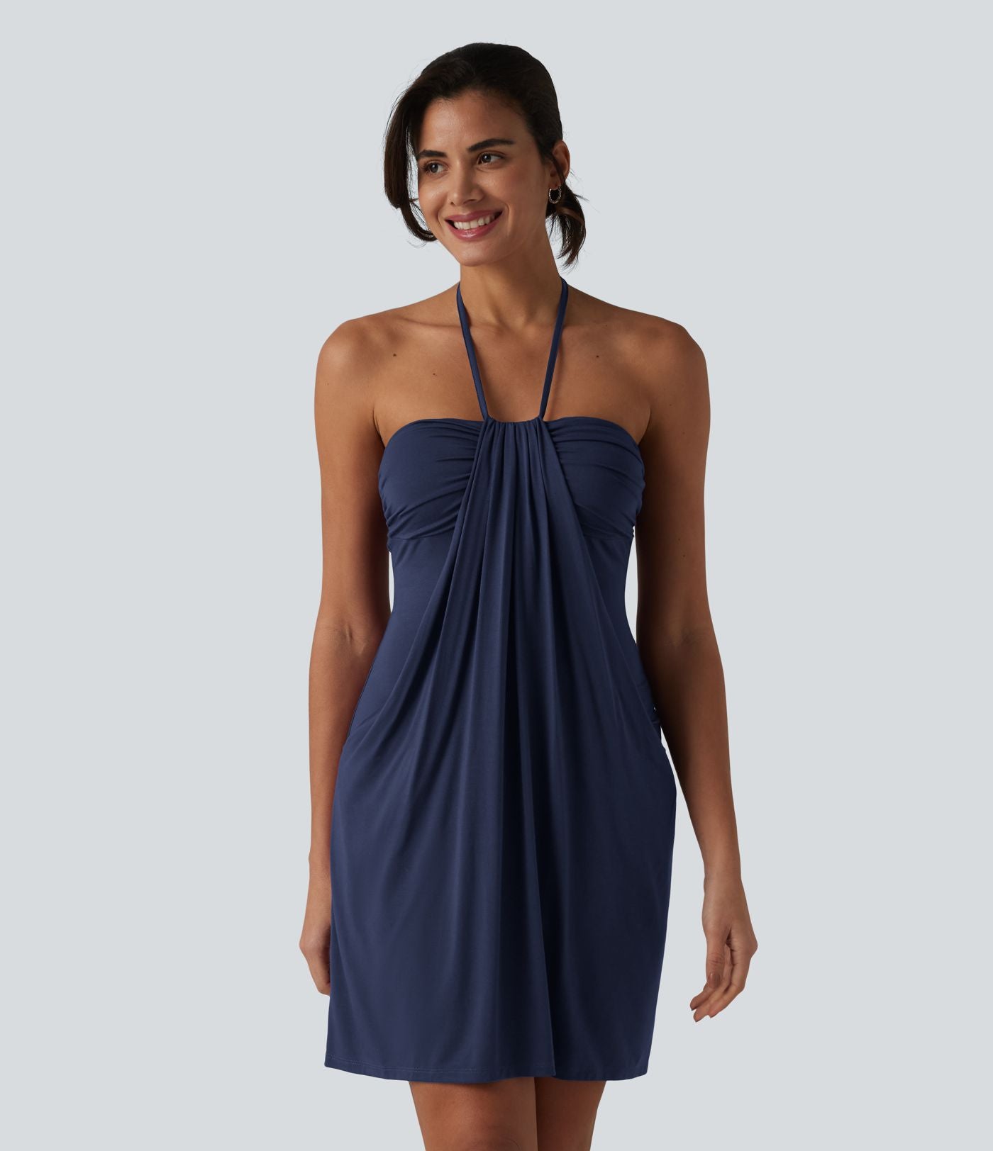 Robe resort mini dos nu à col licou avec lien noué dans le dos et poches