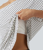 Top casual à pois épaule dénudée à manches courtes avec ourlet incurvé asymétrique et brassière intégrée