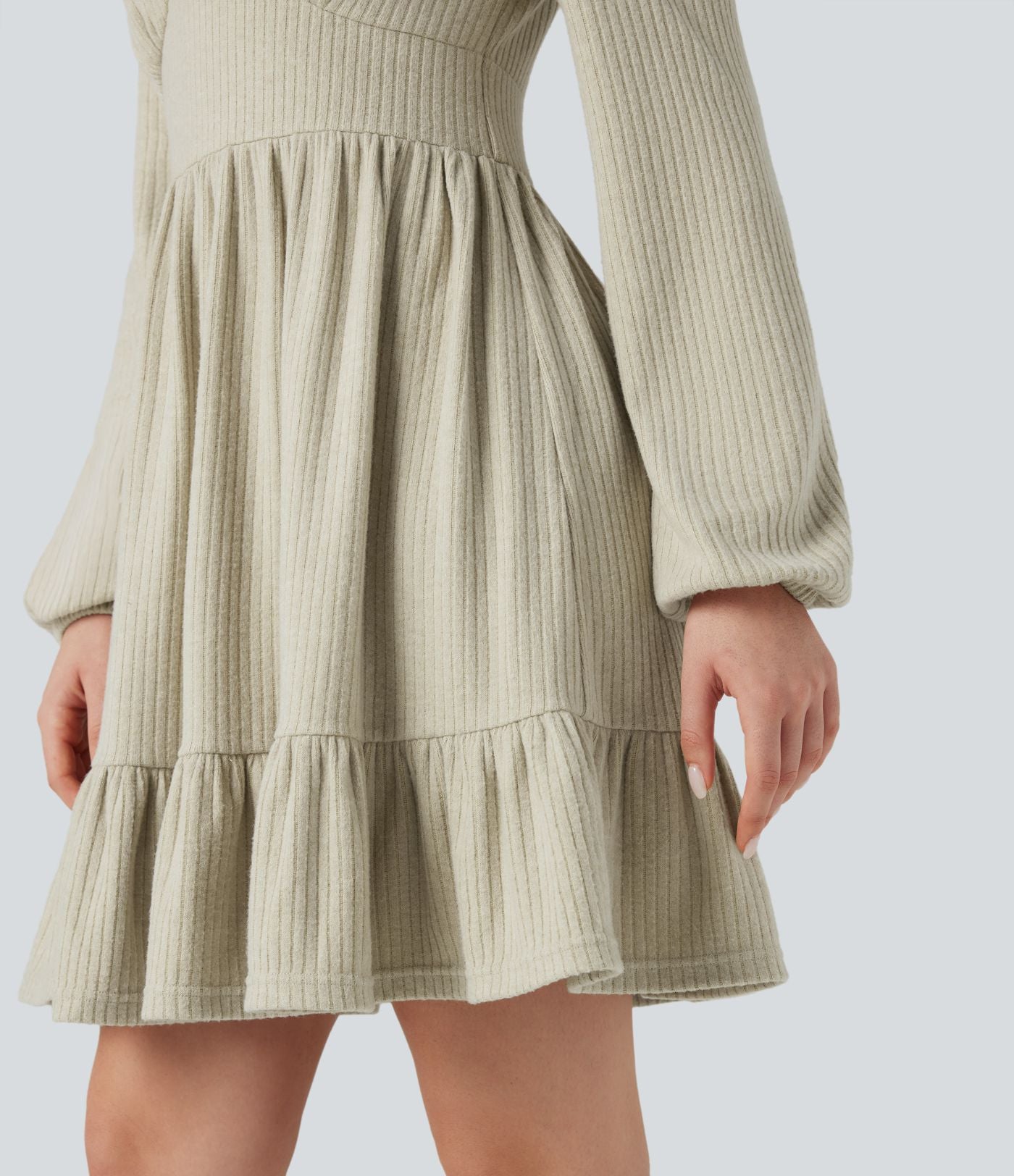 Robe mini côtelée col V volants manches longues