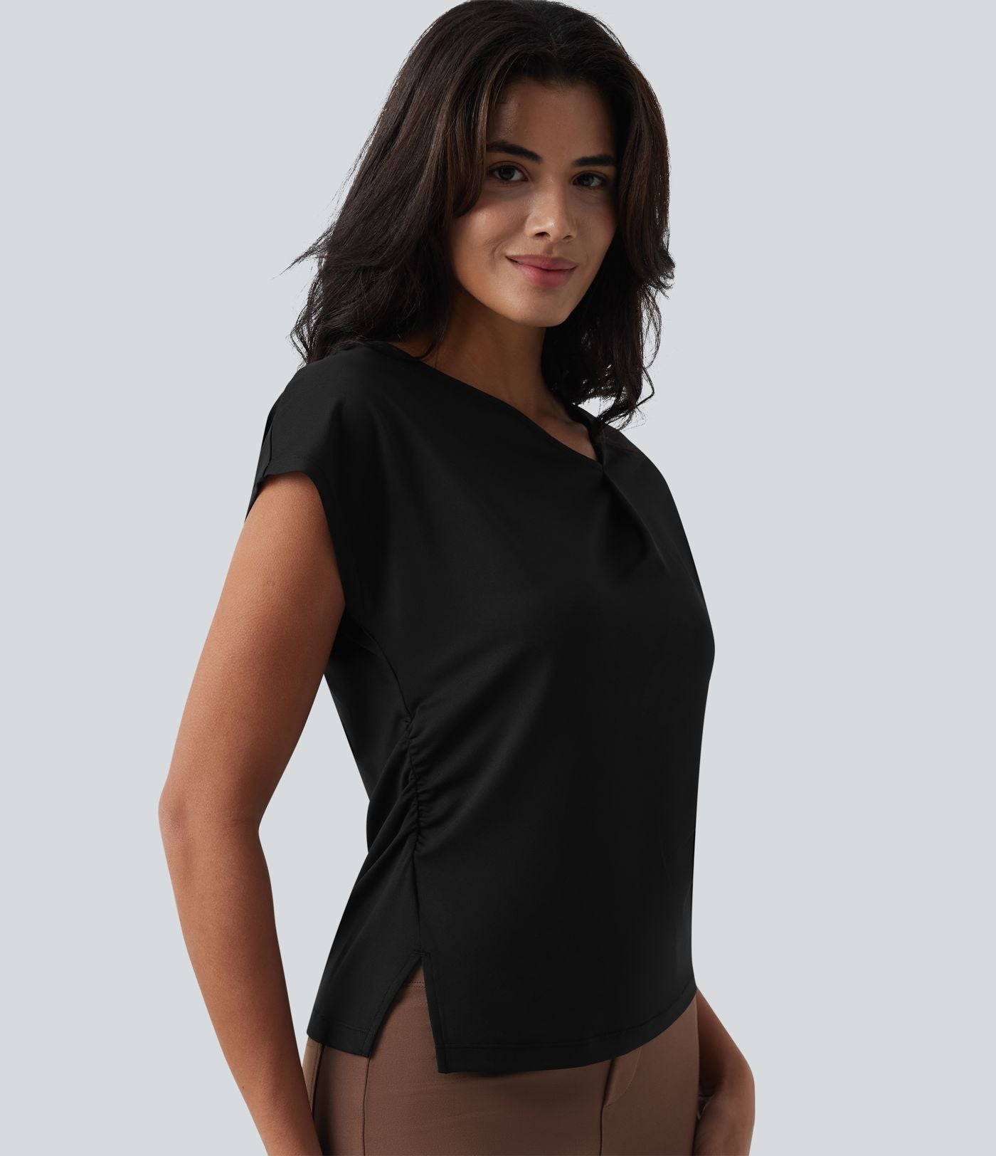 Blouse tailleur asymétrique col drapé manches courtes avec fronces et ourlet fendu