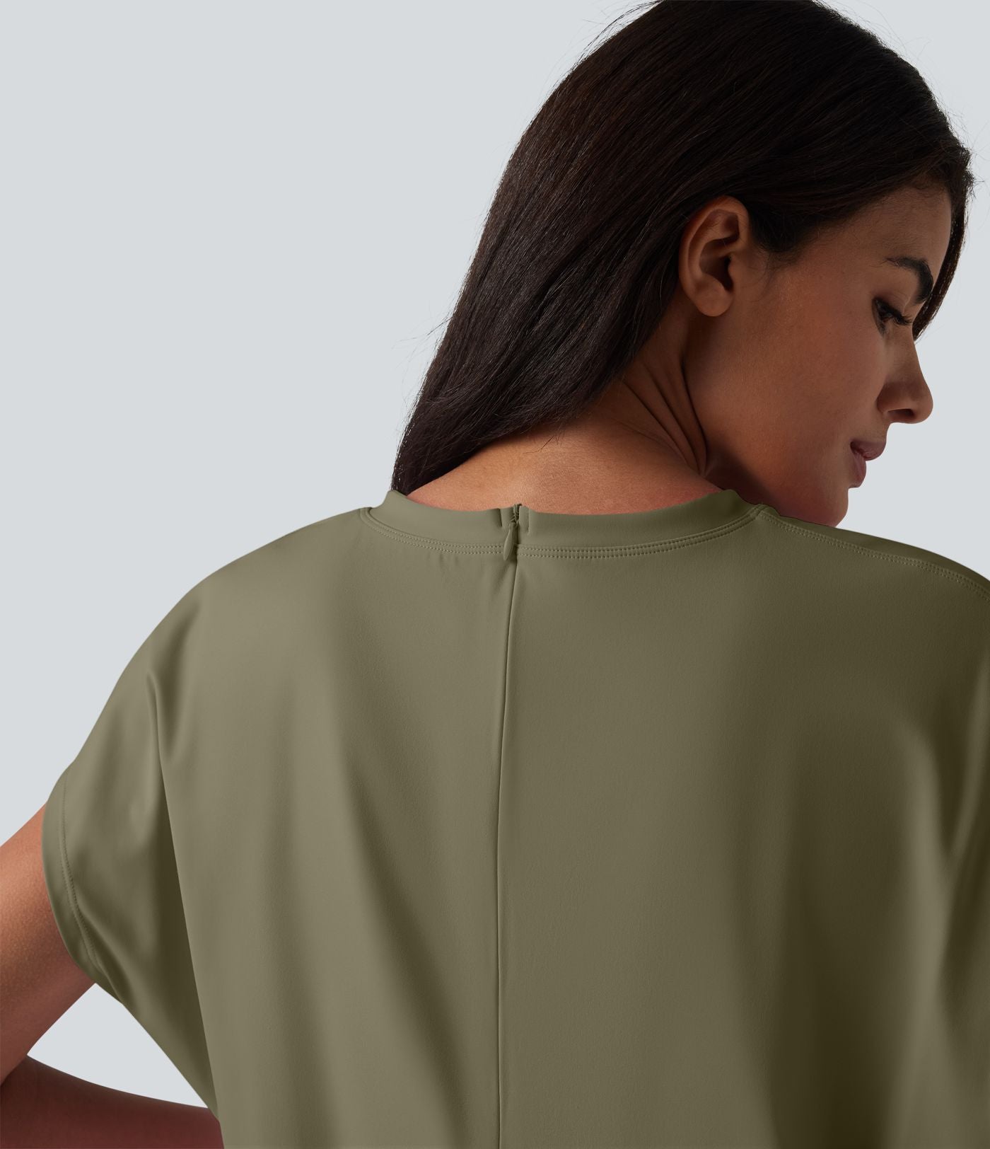 Robe de sport mini de yoga SoftlyZero™ Airy 2-en-1 effet frais InstantCool col rond à manches courtes, demi-zip et poches, accès facile Easy Peasy