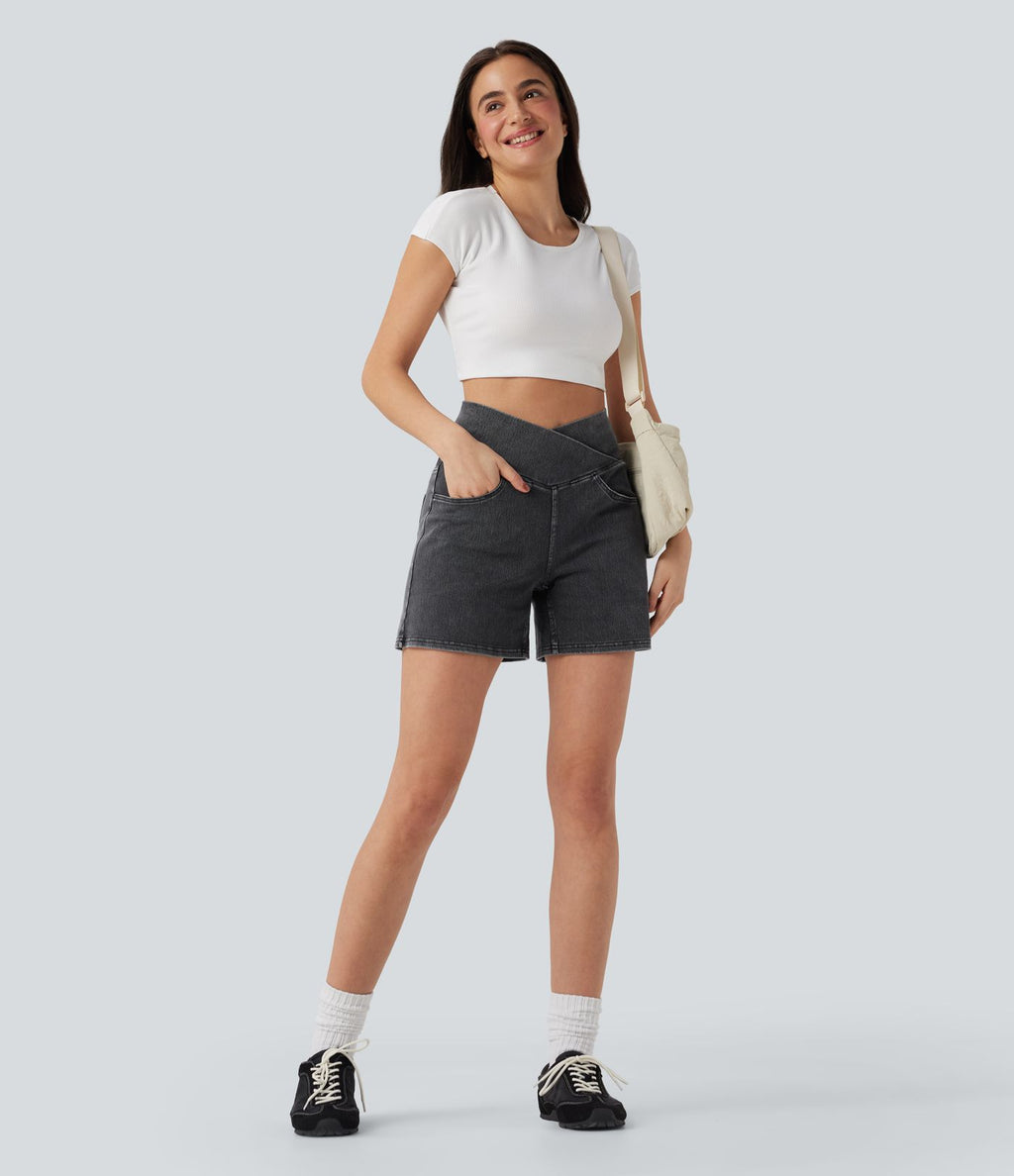 Halara Flex™ Short décontracté évasé à jambe large en denim extensible délavé taille haute croisée avec poches multiples