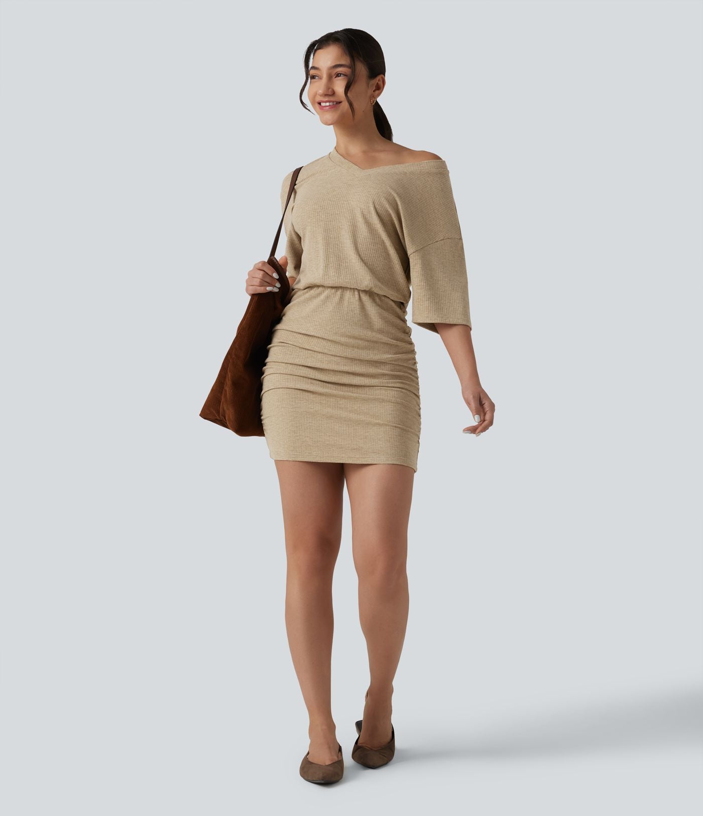 Robe mini moulante décontractée en maille côtelée, col V, manches courtes, froncée