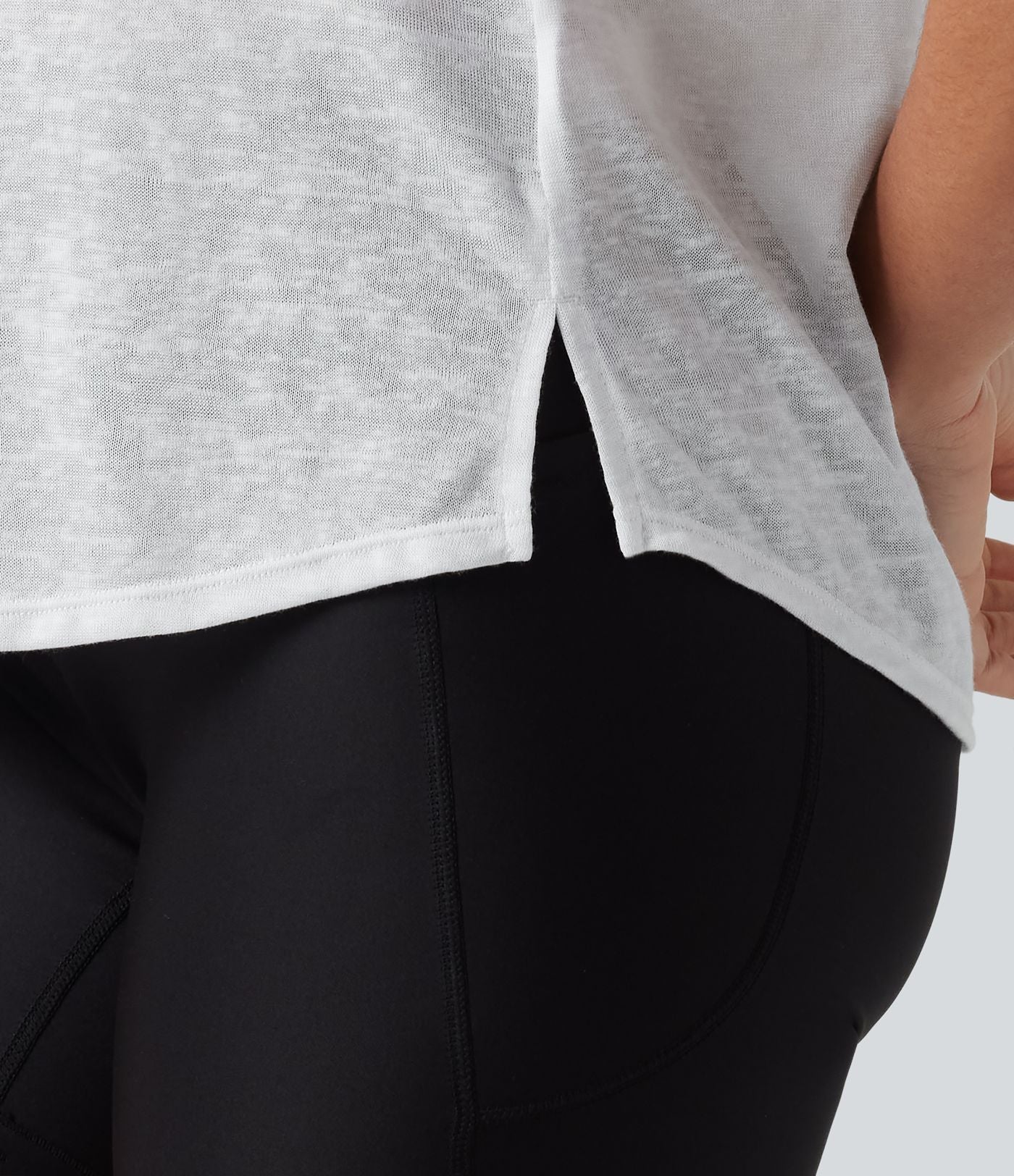 Haut de yoga et de sport à col rond, manches courtes et ourlet arrondi