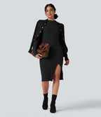 Robe pull mi-longue moulante fendue col montant manches longues