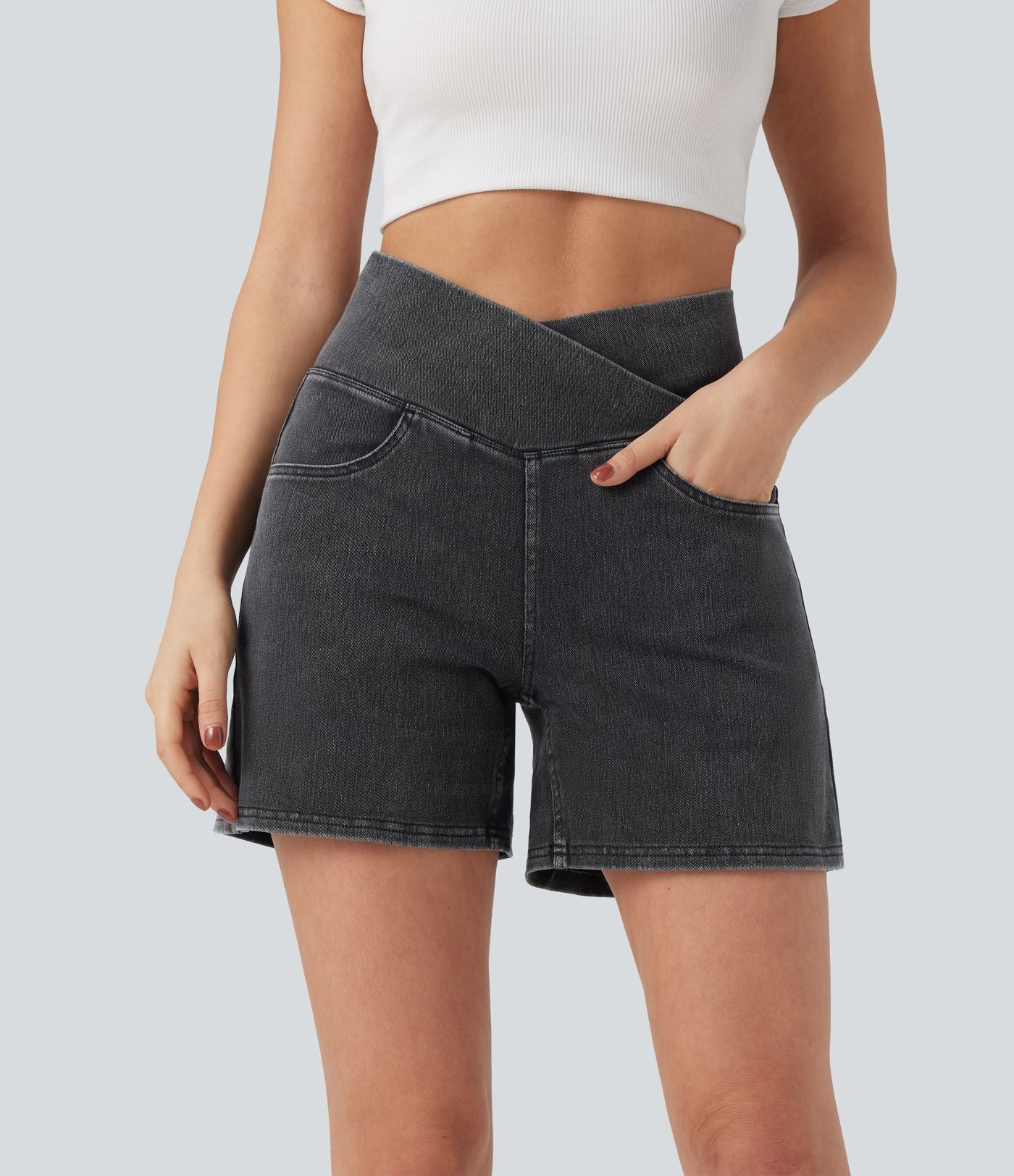 Halara Flex™ Short décontracté évasé à jambe large en denim extensible délavé taille haute croisée avec poches multiples