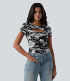T-shirt casual col rond manches courtes échancré imprimé camouflage