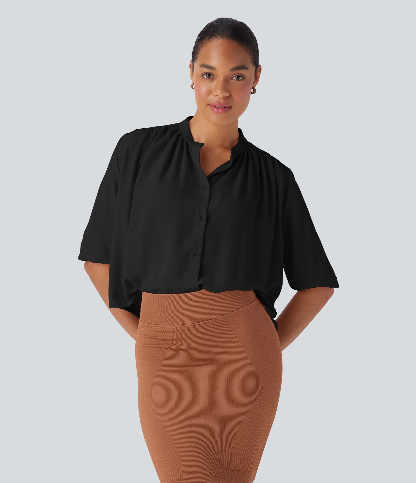 Blouse aspect lin col rond, manches mi-longues, boutonnée avec ourlet arrondi pour la détente