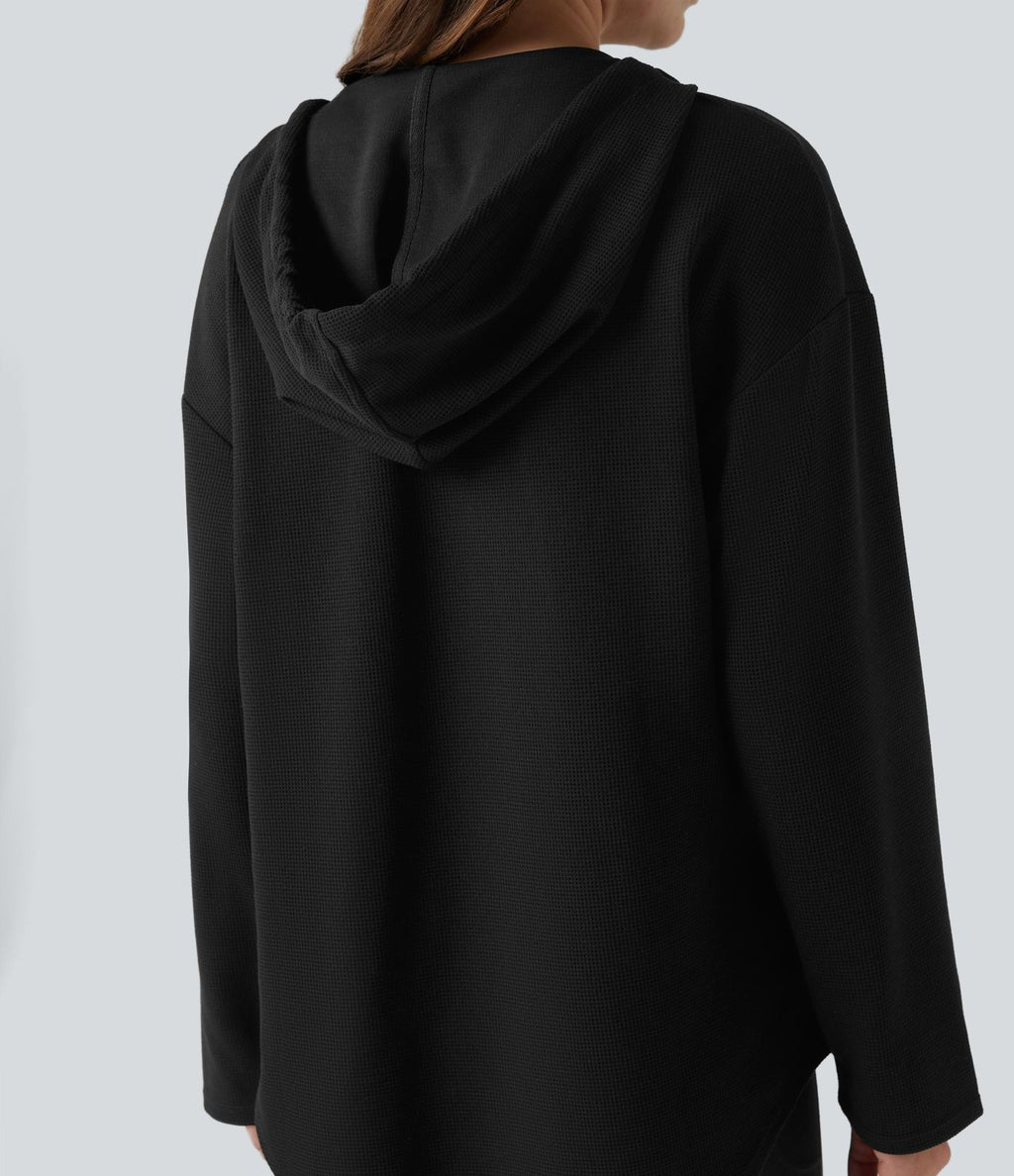 Sweat-shirt à capuche gaufré cordon de serrage manches longues ourlet arrondi avec poche