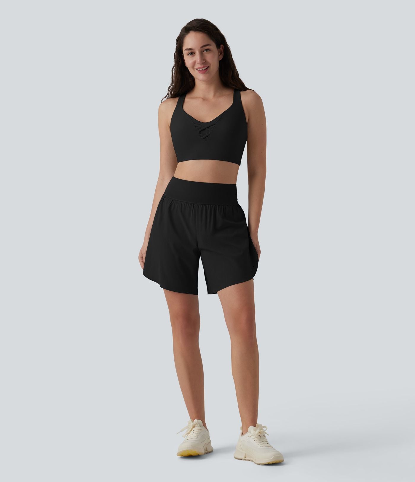 SoftlyZero™ QuickDry Short running 2-en-1 gainant taille haute à pois réfléchissants et ourlet croisé 17,5 cm avec poches