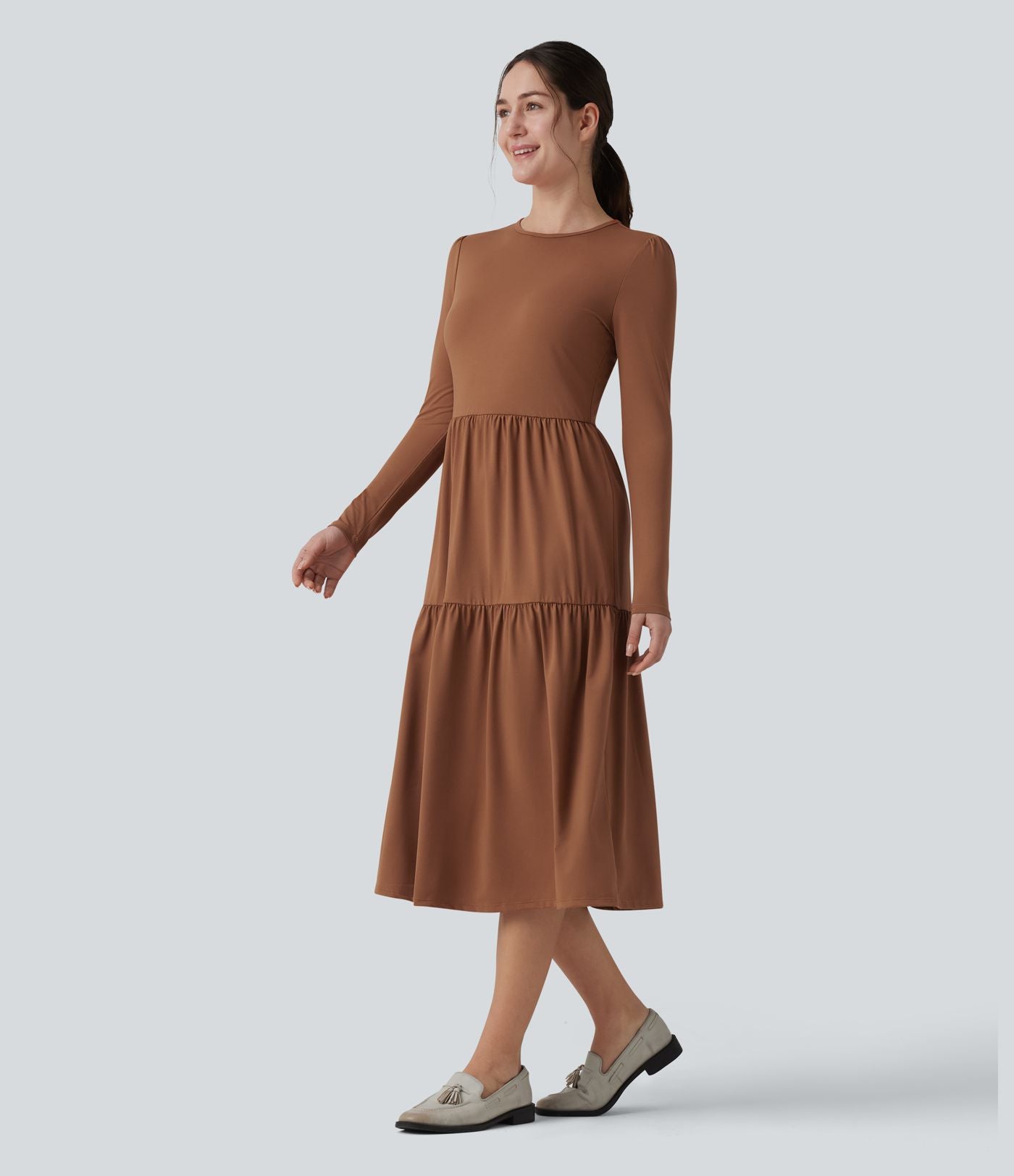 Robe tailleur mi-longue col rond manches longues ourlet à volants étagés