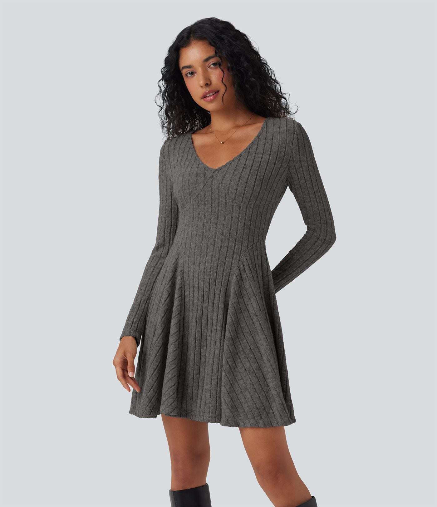 Robe décontractée mini évasée maille côtelée col V manches longues