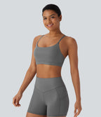 Brassière de sport en similicuir à faible maintien, dos nu, bretelles croisées ajustables et séchage rapide pour yoga