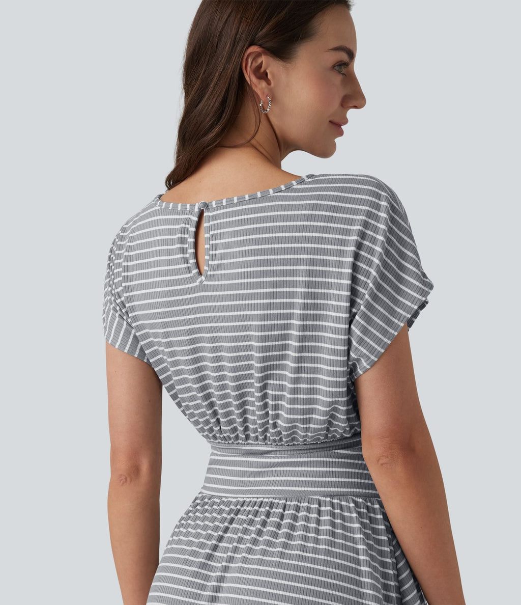Robe courte fluide col rond manches courtes à rayures avec brassière intégrée et poches
