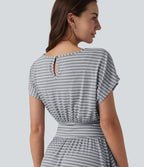 Robe courte fluide col rond manches courtes à rayures avec brassière intégrée et poches