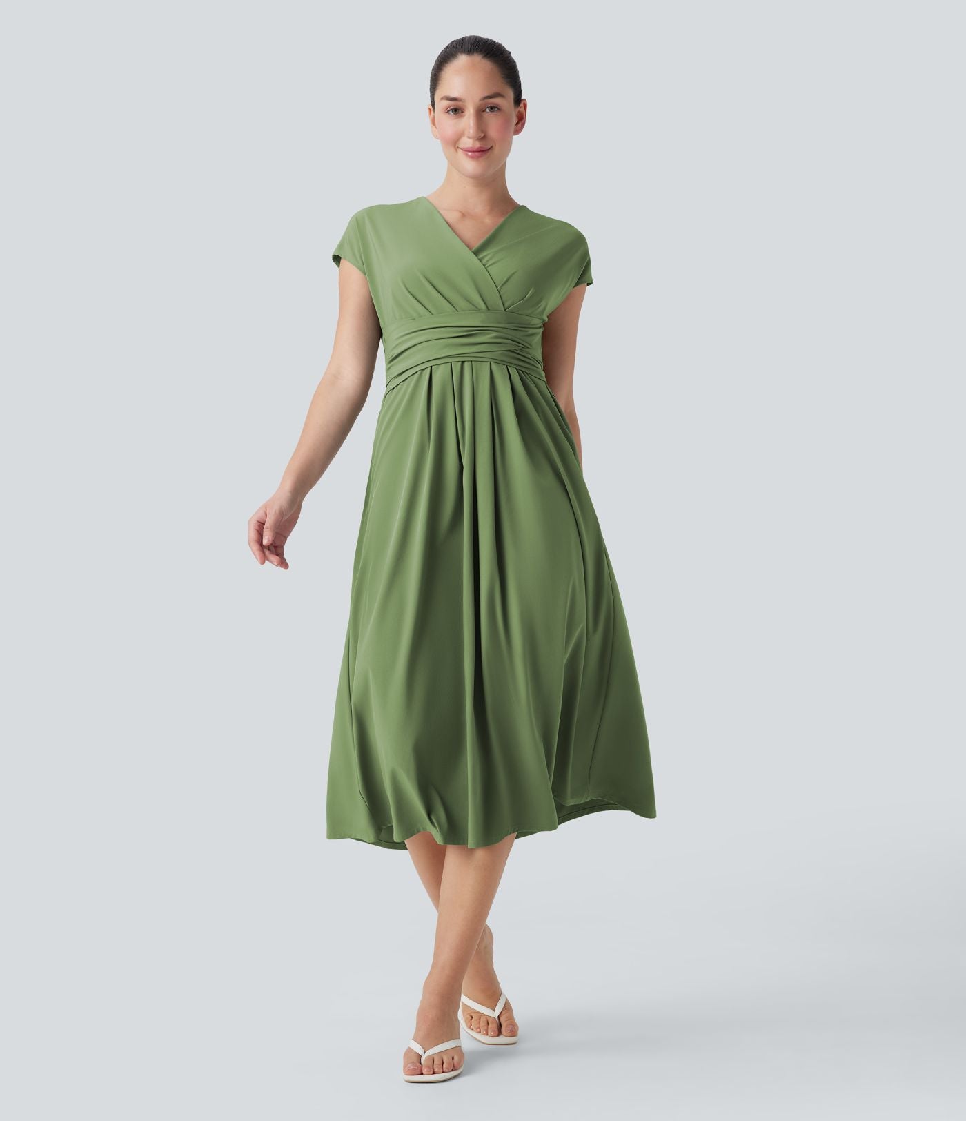 Robe midi Breezeful™ col V manches courtes à liens dans le dos séchage rapide avec poches latérales