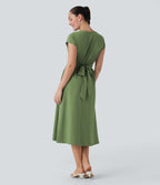 Robe midi Breezeful™ col V manches courtes à liens dans le dos séchage rapide avec poches latérales