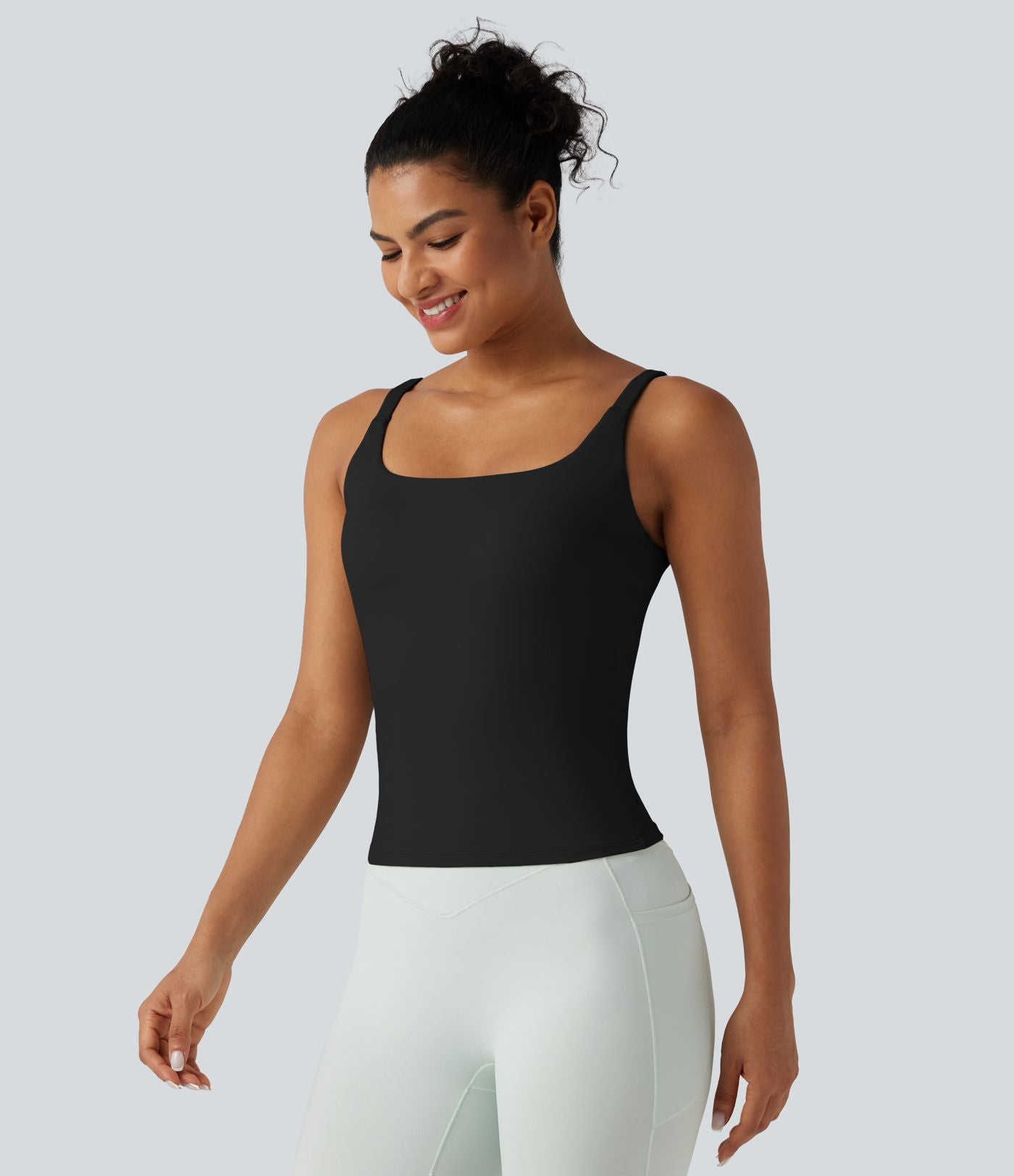 Débardeur de sport effet lissant sous les bras avec dos en V et brassière intégrée