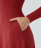 Robe longue de villégiature fluide et évasée à col cœur, manches longues, effet torsadé et poches latérales