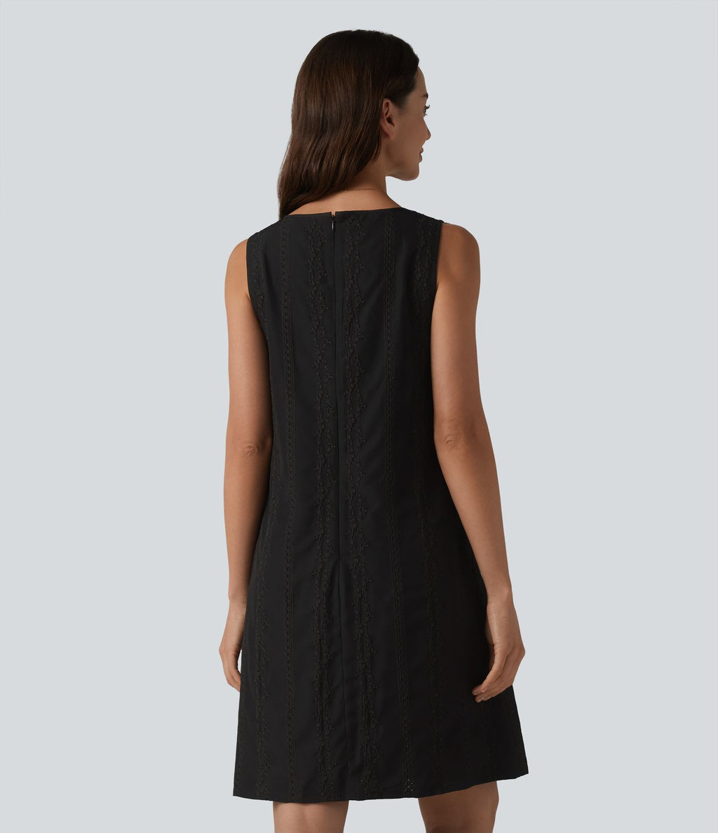 Robe mini sans manches à col rond brodée