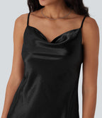 Mini-robe nuisette décontractée en satin à col bénitier avec bretelles ajustables