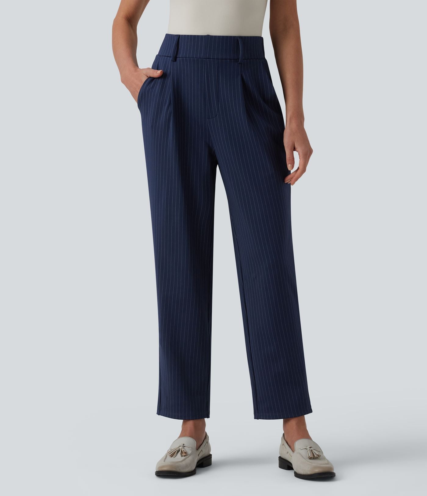 Pantalon tailleur fuselé 7/8 taille haute à rayures avec poches