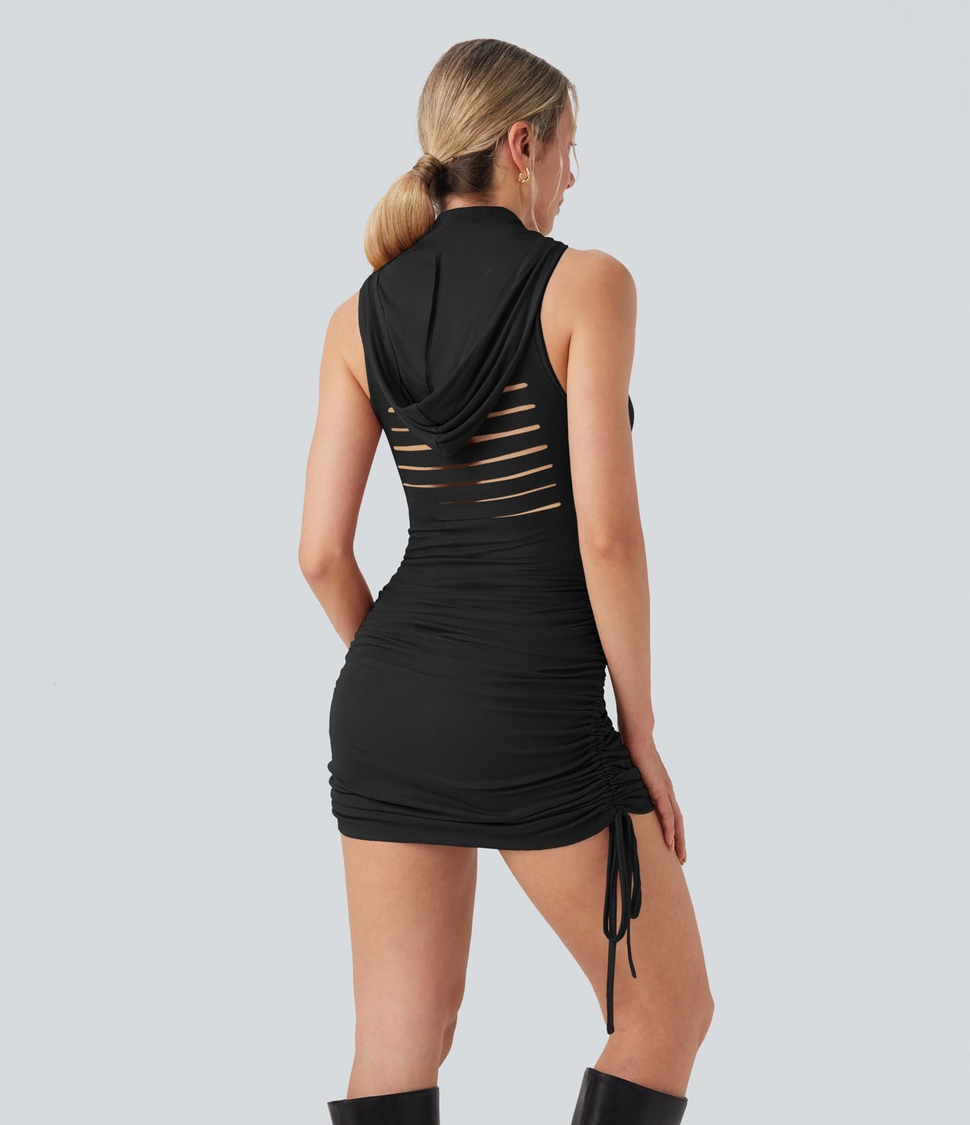 Robe courte moulante à capuche sans manches avec découpes et cordon de serrage - longueur ajustable