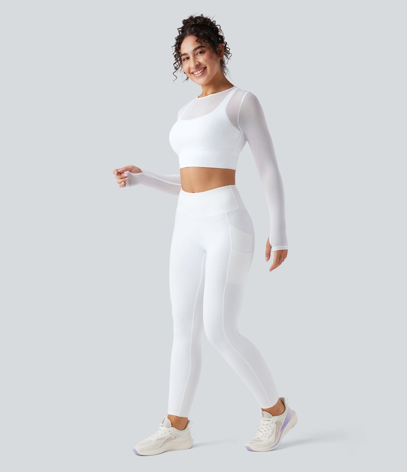 Haut de sport yoga cropped 2-en-1 manches longues mesh contrastant à trous pouces