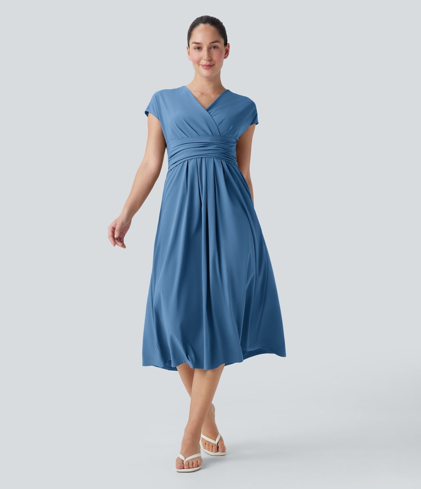 Robe midi Breezeful™ col V manches courtes à liens dans le dos séchage rapide avec poches latérales