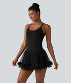 Robe mini de sport 2 en 1 avec brassière intégrée en maille contrastée avec poches - Édition Easy Peasy