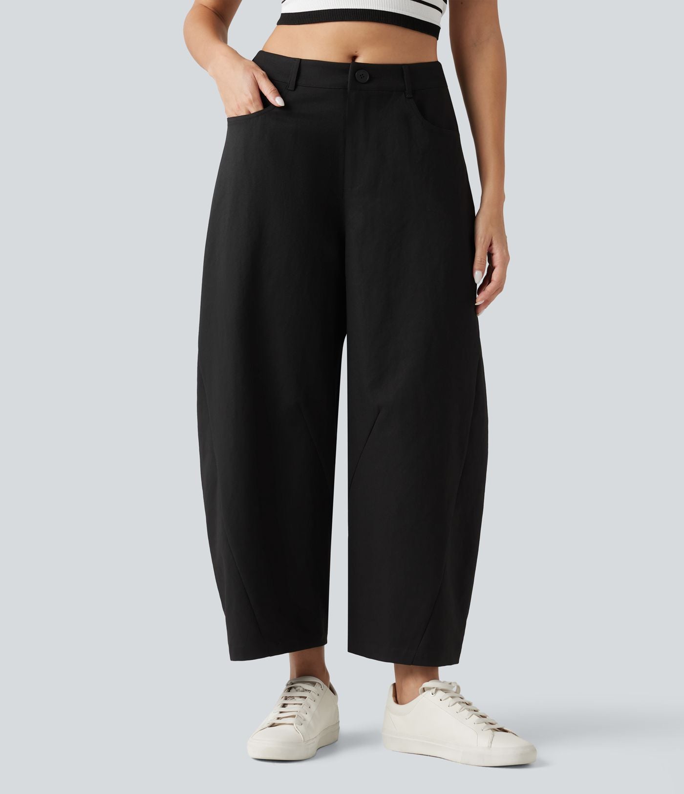 Pantalon décontracté à taille mi-haute, coupe ample et jambes fuselées, avec poches