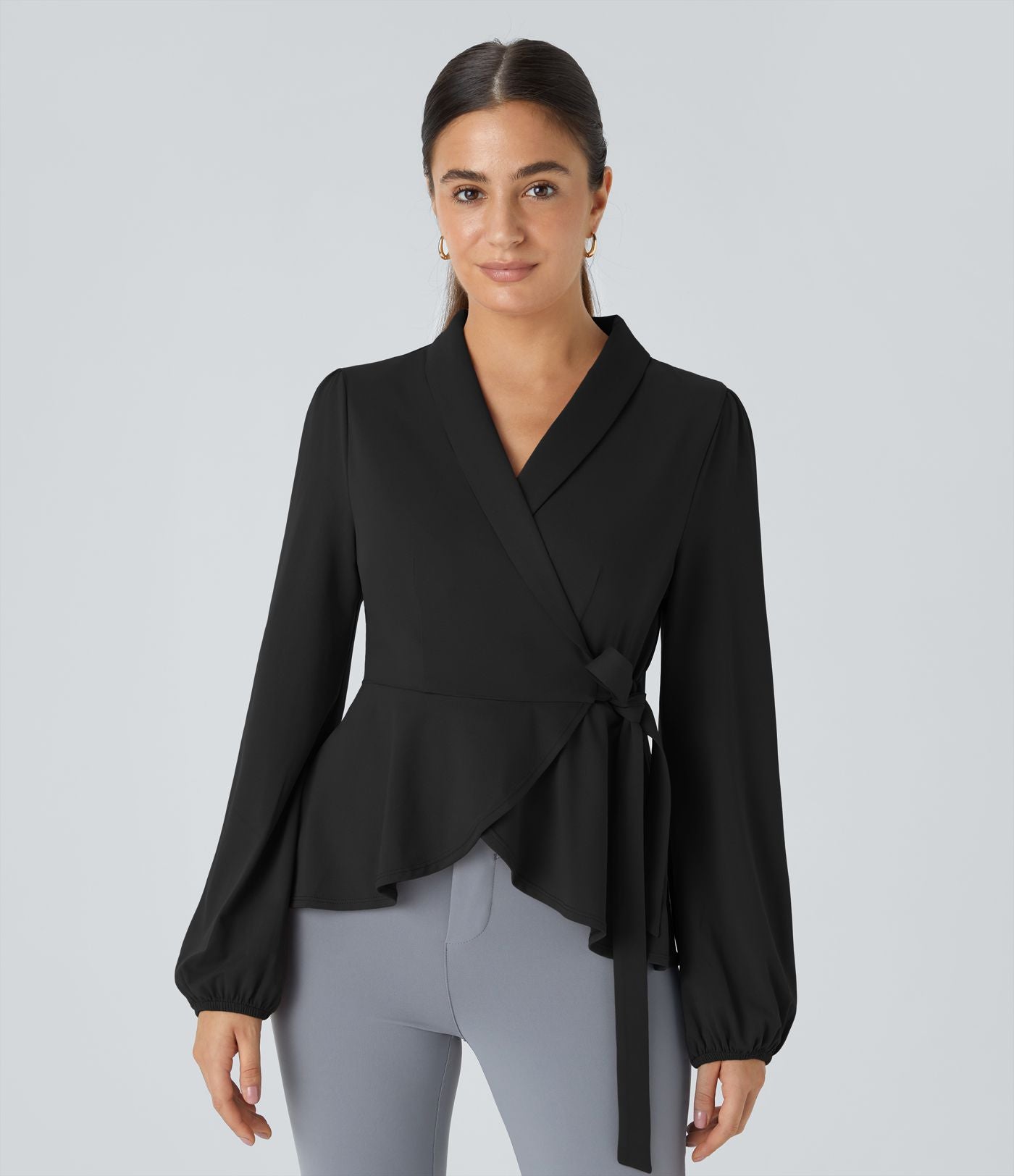 Blouse de travail à col châle, effet cache-cœur, lien sur le côté et ourlet à volants