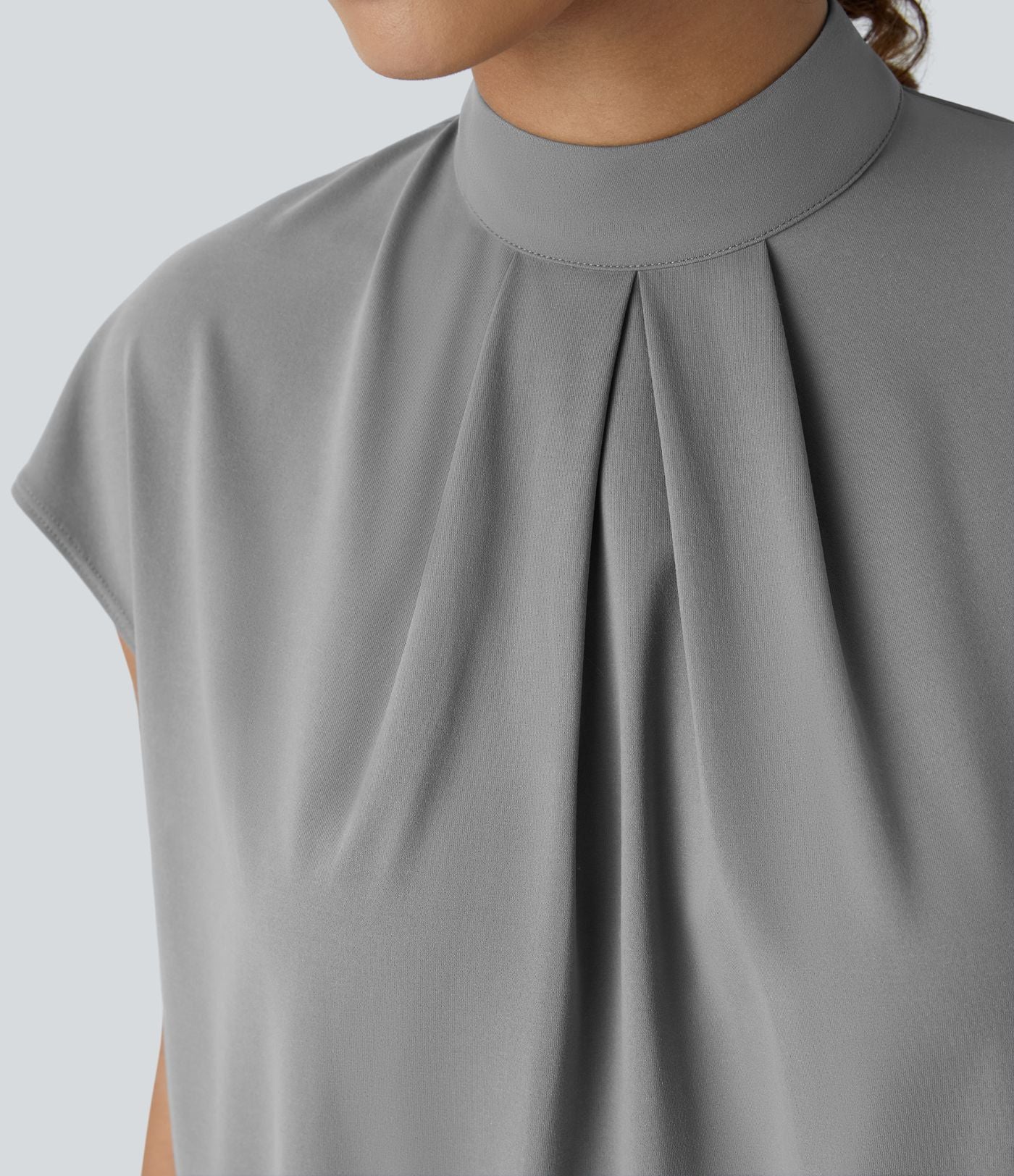 Blouse de Travail à Col Montant Plissée avec Boutons dans le Dos et Manches Courtes