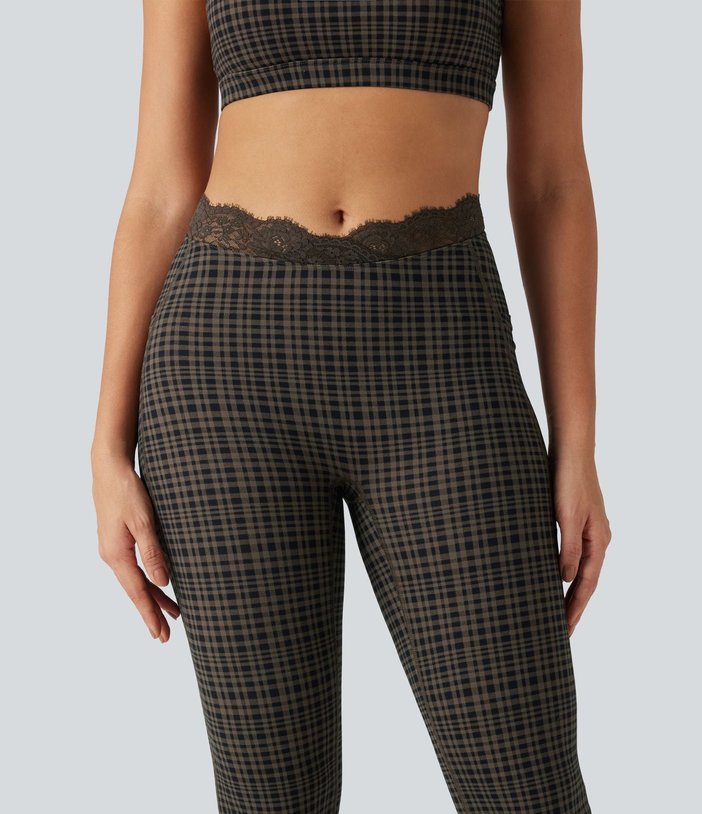 Legging yoga flare Halara UltraSculpt™ taille haute en V à motif tartan avec dentelle contrastée et poches