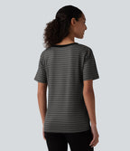 T-shirt décontracté col V manches courtes rayé
