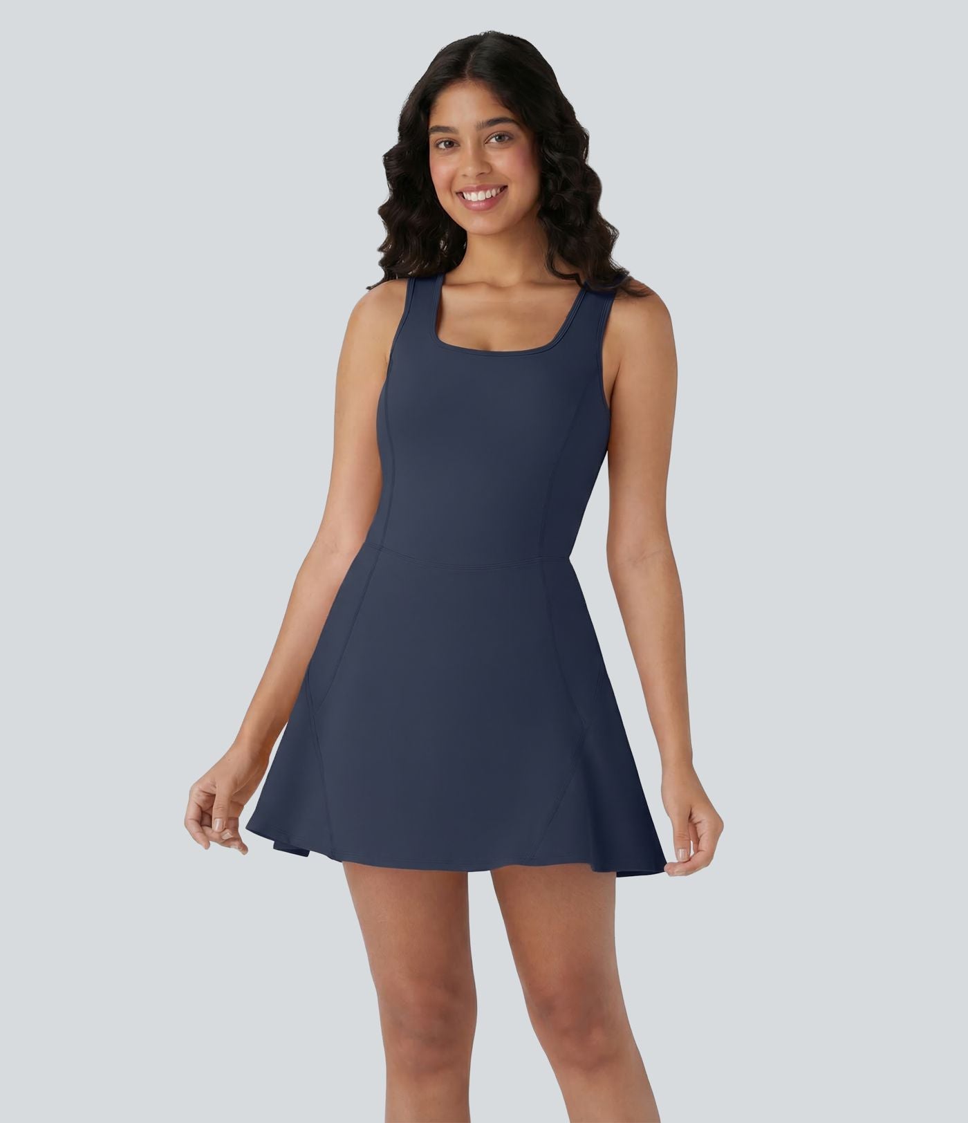 Softlyzero™ Airy Robe Sport de danse courte 2-en-1 avec dos nu croisé, encolure en U et poches latérales