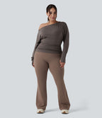 Haut de yoga grande taille asymétrique à manche longue, trou pour le pouce et fronces