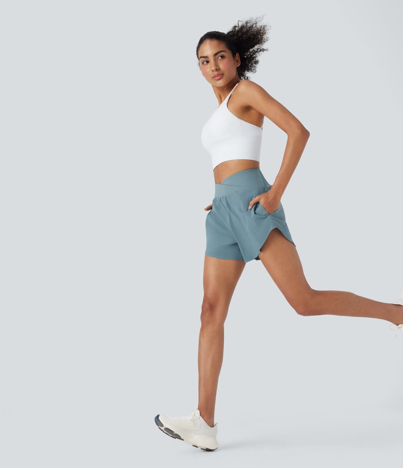 Short yoga 2-en-1 Breezeful™ taille haute croisé séchage rapide avec poches multiples