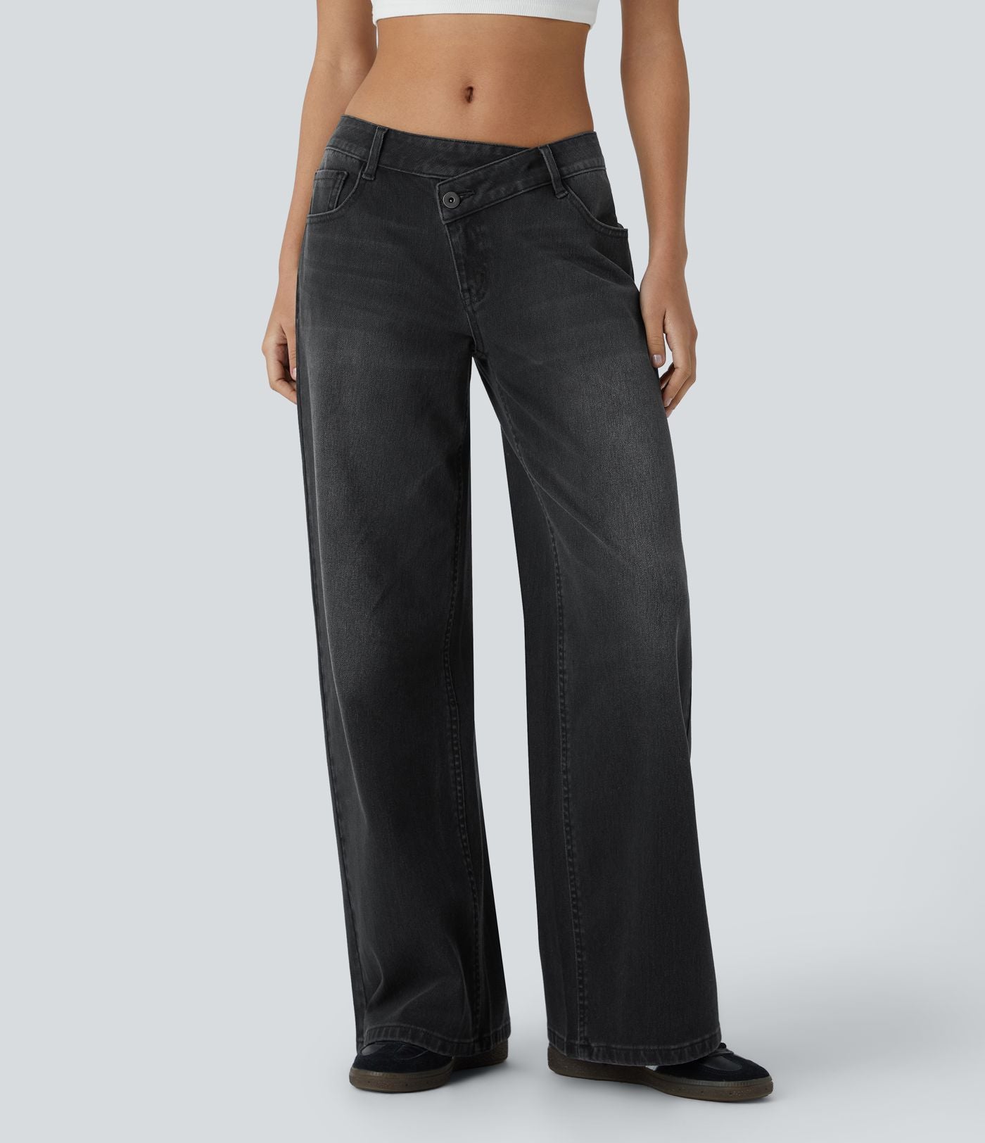 Halara Flex™ Jean large asymétrique taille basse avec bouton, fermeture éclair et poches multiples, délavé et extensible en maille