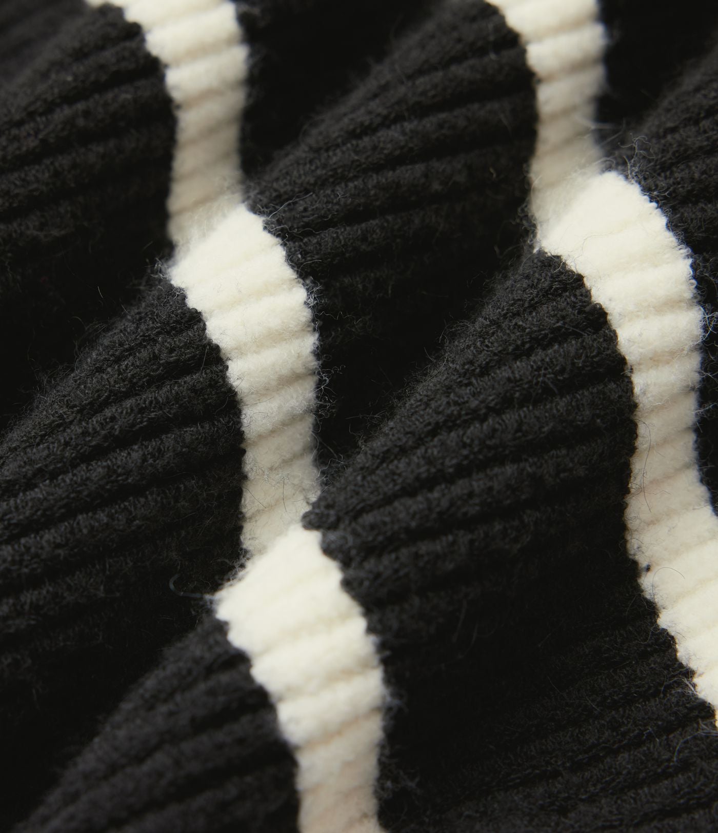 Pull color block col montant manches longues