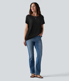 T-shirt décontracté à manches courtes et col bateau, coupe asymétrique, avec poches