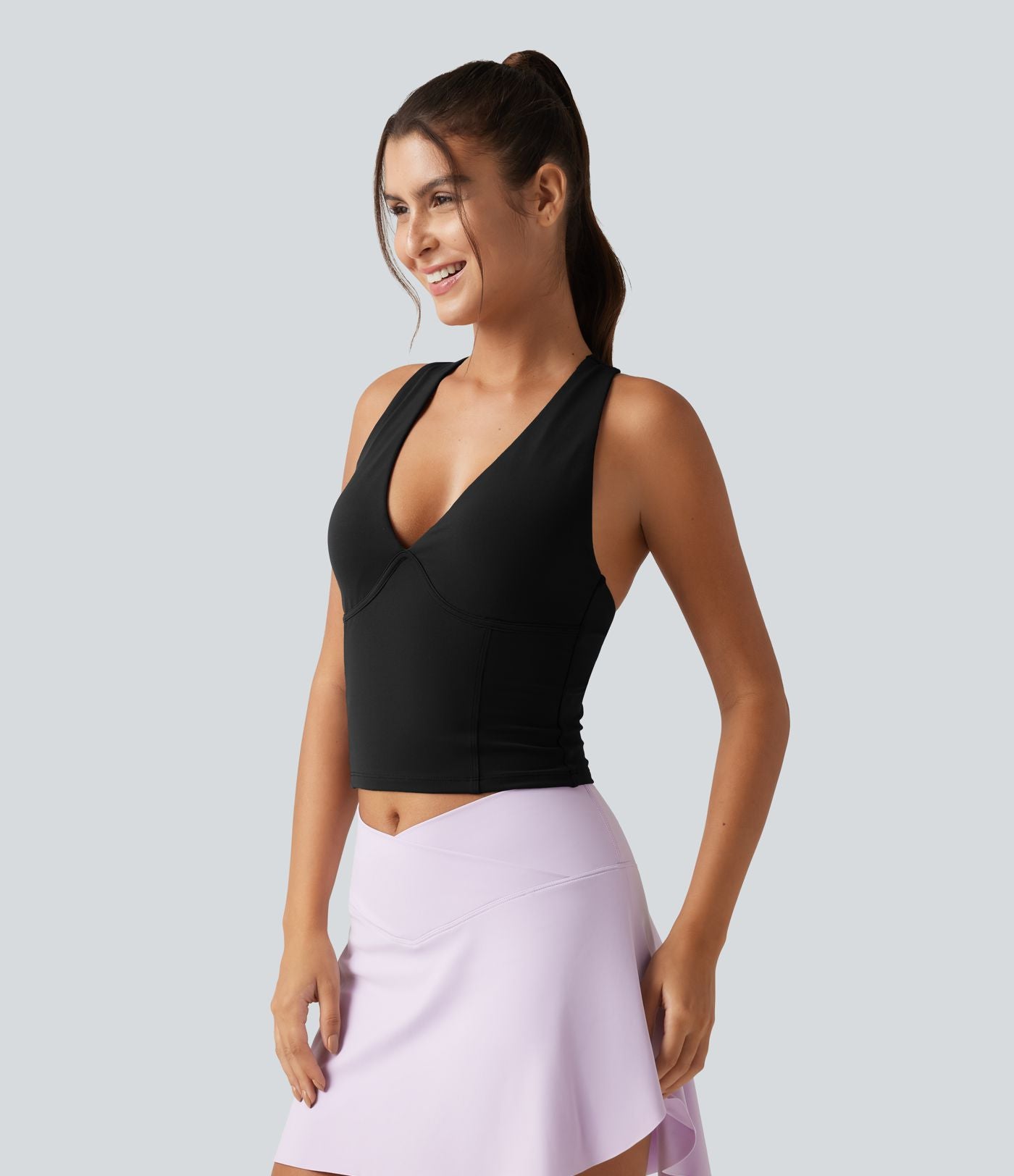 Débardeur de yoga SoftlyZero™ à col V, bretelles croisées, coussinets amovibles et protection solaire UPF 50+