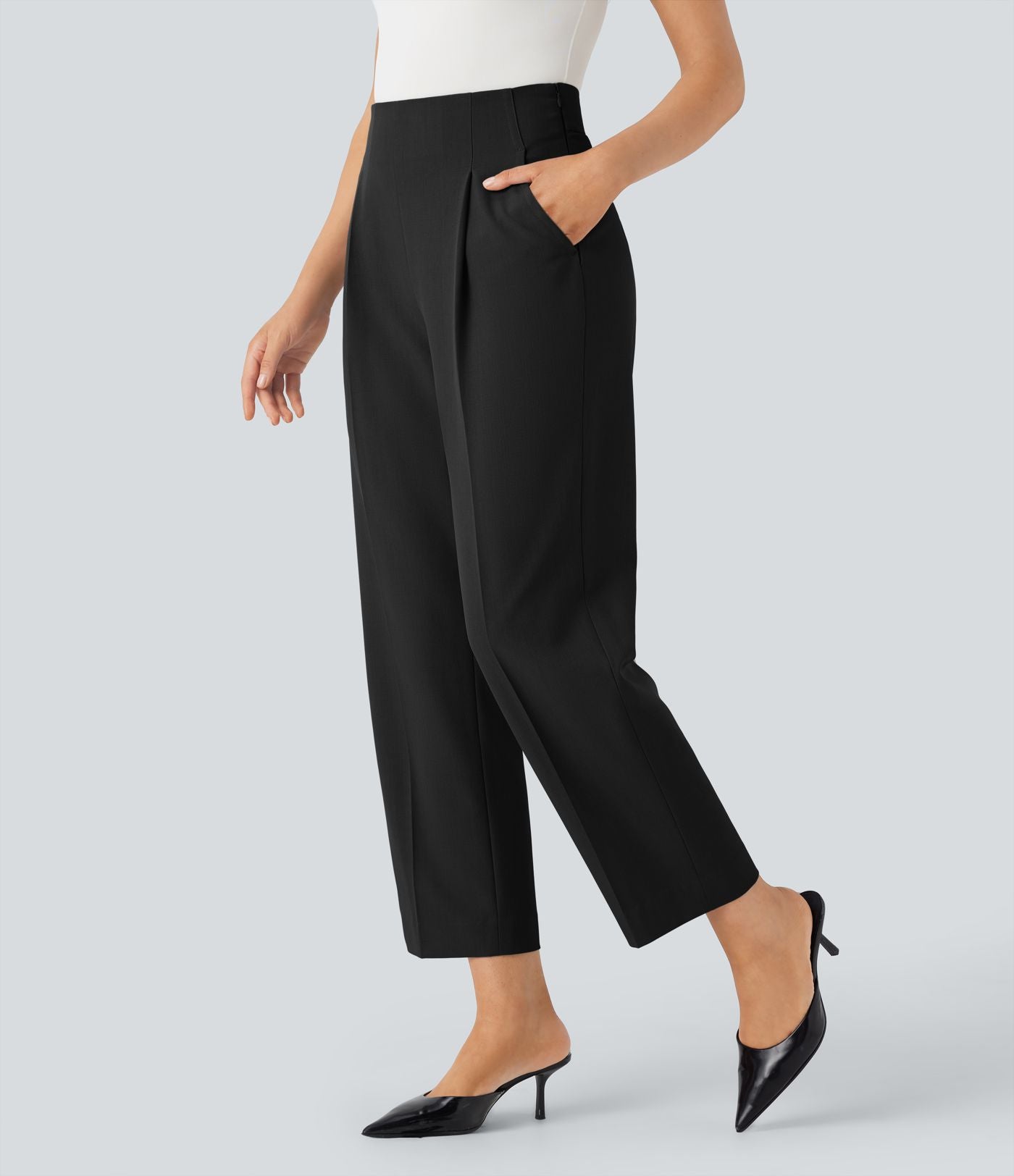 Pantalon tailleur taille haute froncé coupe fuselée avec poches et fermeture éclair invisible sur le côté