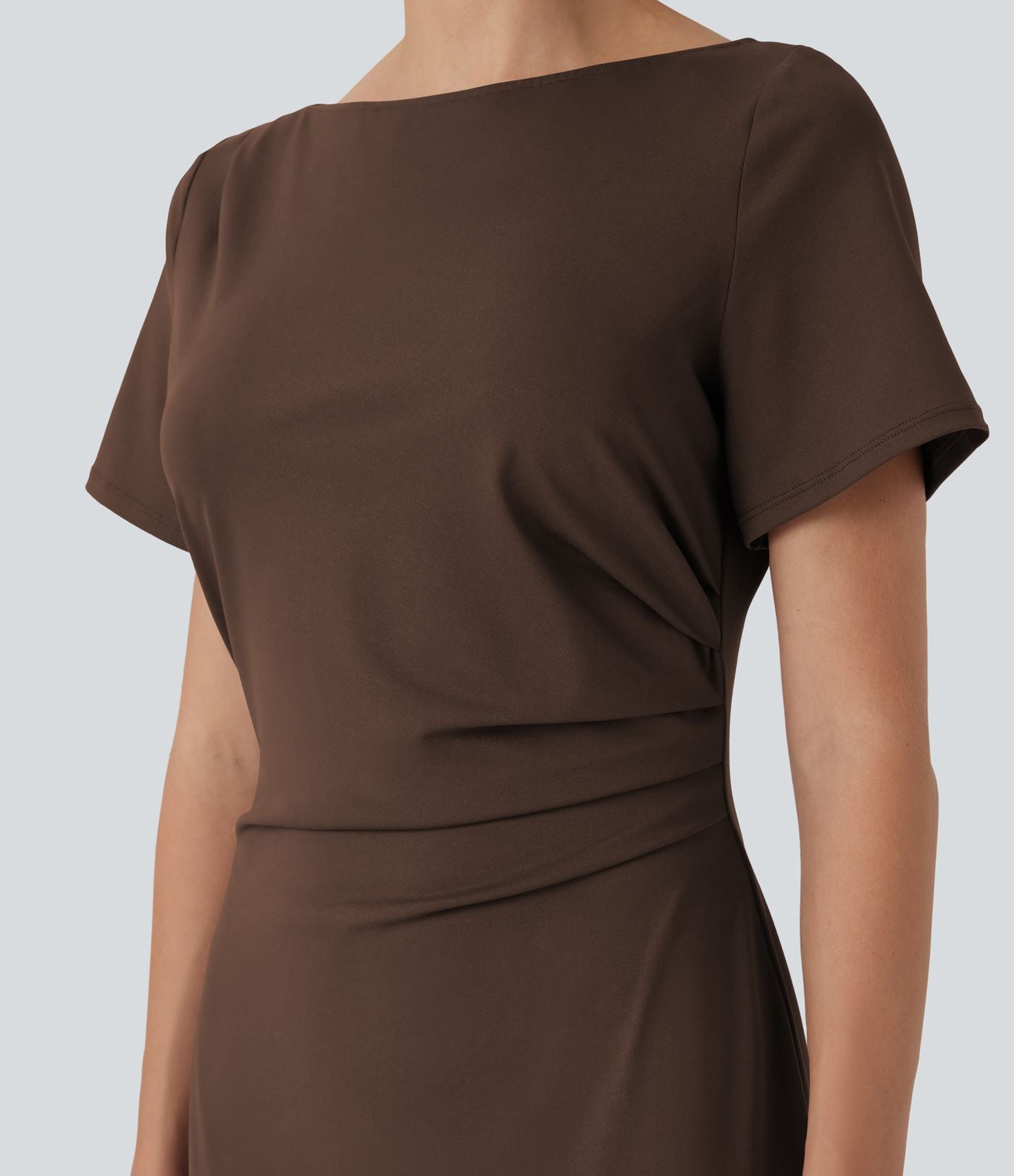 Robe tailleur mi-longue moulante manches courtes froncée