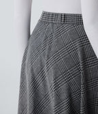 Jupe midi évasée à taille haute et poches latérales, motif pied-de-poule